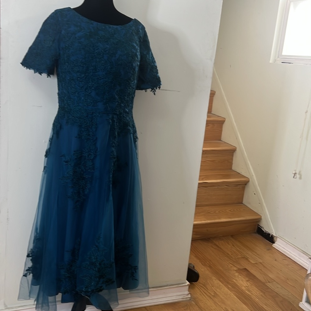 WEDDING DRESS‎ CORSET CLOSURE PADDING IN BUST EMBRODIERY TEAL COLOR SIZE 14